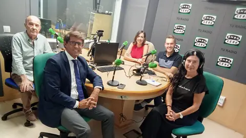 José Ruíz, Juan de Dios Navarro, Esther Díez y Mariano Valera con Mayte Vilaseca José Ruíz, Juan de Dios Navarro, Esther Díez y Mariano Valera con Mayte Vilaseca