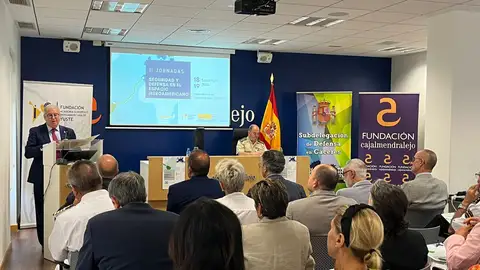 La Fundación Yuste y el Ministerio de Defensa analizan en Cáceres la seguridad y defensa en el ámbito iberoamericano La Fundación Yuste y el Ministerio de Defensa analizan en Cáceres la seguridad y defensa en el ámbito iberoamericano