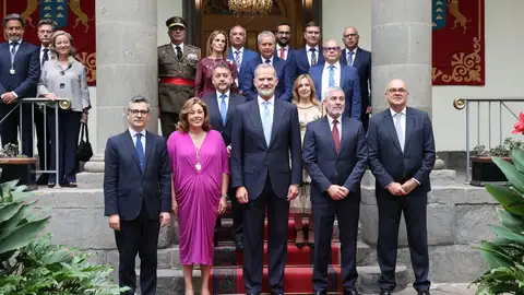 El Rey recibe la Medalla de Oro del Parlamento de Canarias El Rey Felipe VI en Canarias