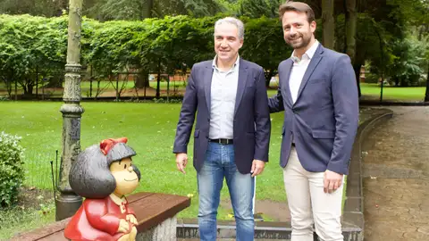 Elías Bendodo y Álvaro Queipo en el Campo San Francisco. Elías Bendodo y Álvaro Queipo en Oviedo