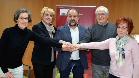 El entonces vicerrector de Investigación de la Universidad, Julián Garde, con Adolfo Castillejo y una de las investigadoras de la UCLM, en 2019