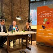Josep Roca i Ada Parellada en la presentación de la campaña 'Aprofitem els Aliments'