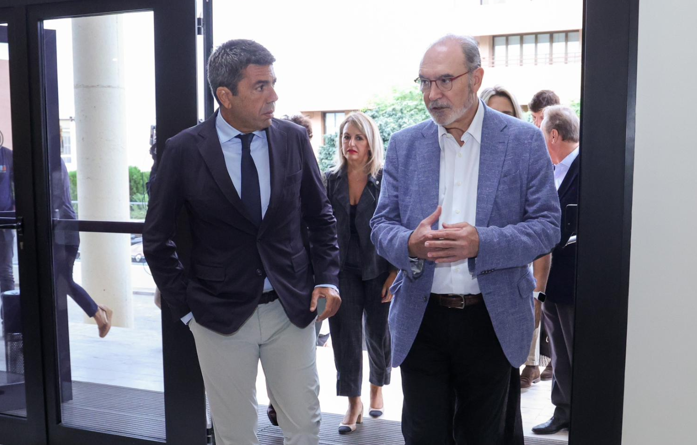 La industria cerámica y la Generalitat reclaman medidas frente a la competencia desleal de países como Turquía o la India La industria cerámica y la Generalitat reclaman medidas frente a la competencia desleal de países como Turquía o la India