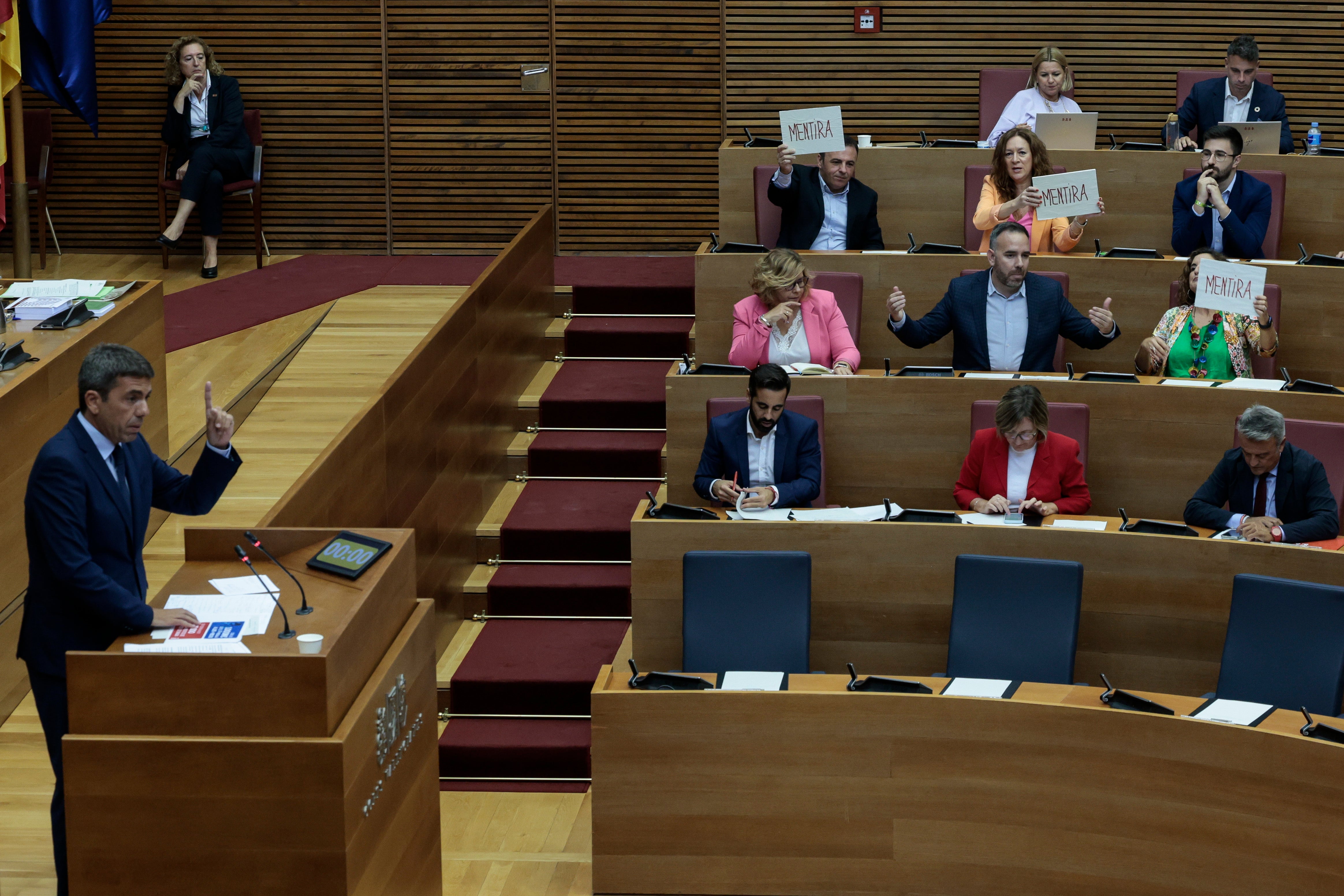 Mazón considera que aceptar la quita de la deuda supondrá que la Comunitat Valenciana siga aportando más Mazón considera que aceptar la quita de la deuda supondrá que la Comunitat Valenciana siga aportando más