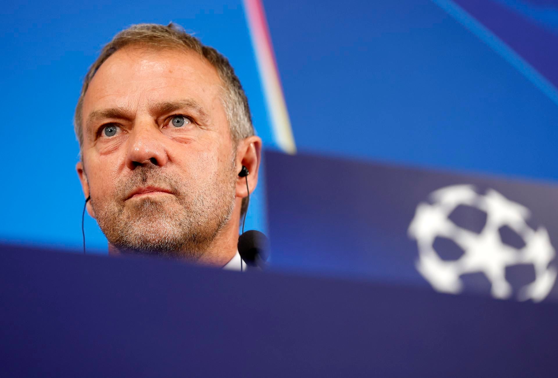 Lío con el idioma en la rueda de prensa del Barça: prima el catalán y deja fuera el castellano Lío con el idioma en la rueda de prensa del Barça: prima el catalán y deja fuera el castellano