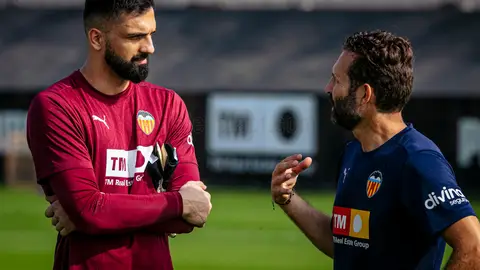 Mamardashvili: “Esta ciudad y este Club han cambiado mi vida y quiero dar mi máximo este año también" Mamardashvili: “Esta ciudad y este Club han cambiado mi vida y quiero dar mi máximo este año también"