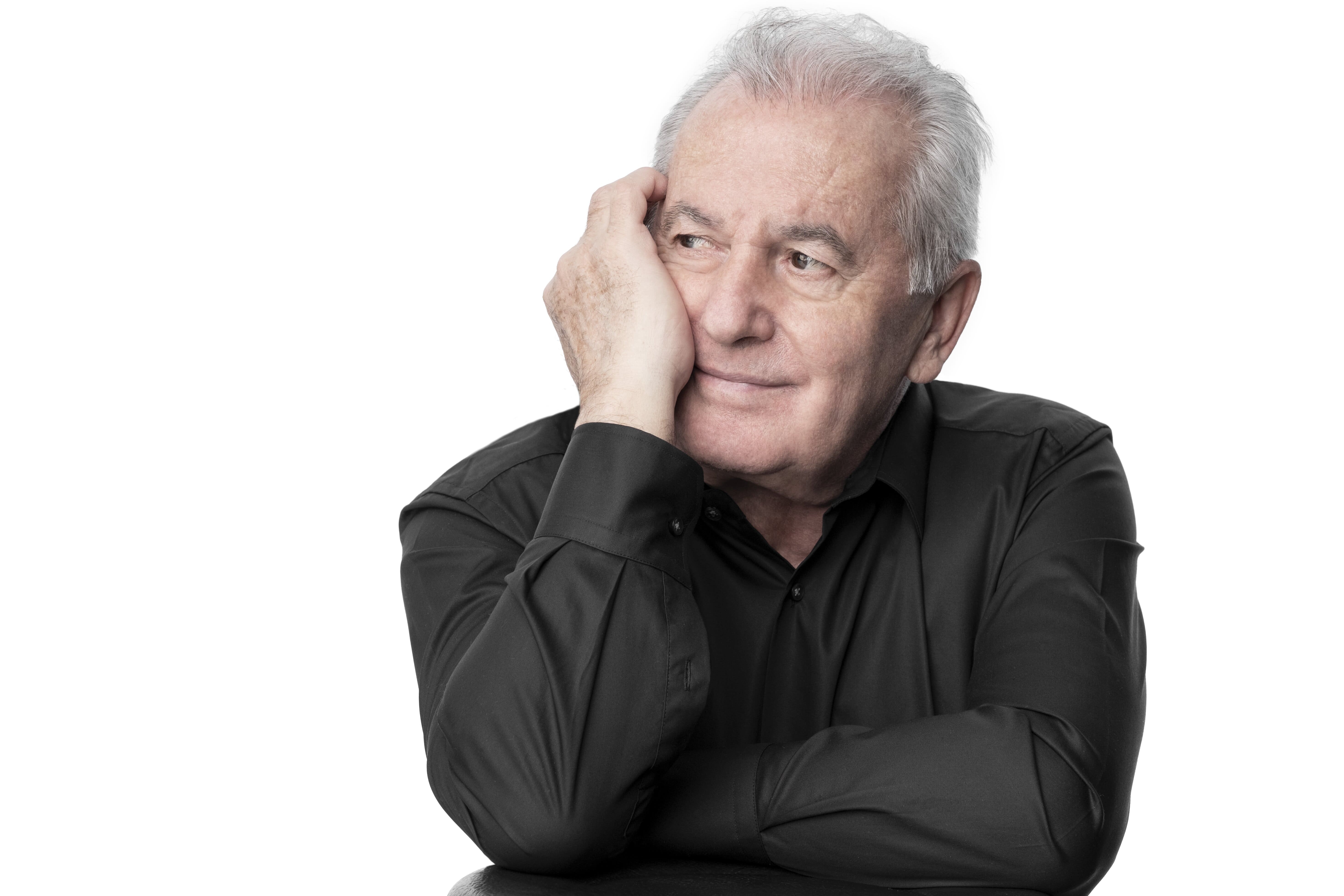 Víctor Manuel: "La música es el instrumento de comunicación más poderoso que hay" Víctor Manuel: "La música es el instrumento de comunicación más poderoso que hay"