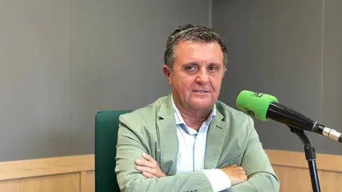 Aurelio Vázquez, director general de Summum Hotel Group, en los estudios de Onda Cero Illes Balears Aurelio Vázquez, director general de Summum Hotel Group que ha pasado por Iberostar y HIP Hotel Investment Partners, la plataforma de inversión hotelera de Blackstone