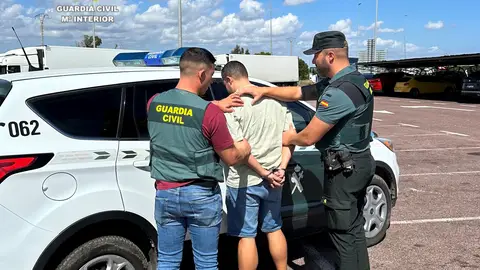 La Guardia Civil detiene a dos hombres por robos en la AP-7 La Guardia Civil detiene a dos hombres por robos en la AP-7