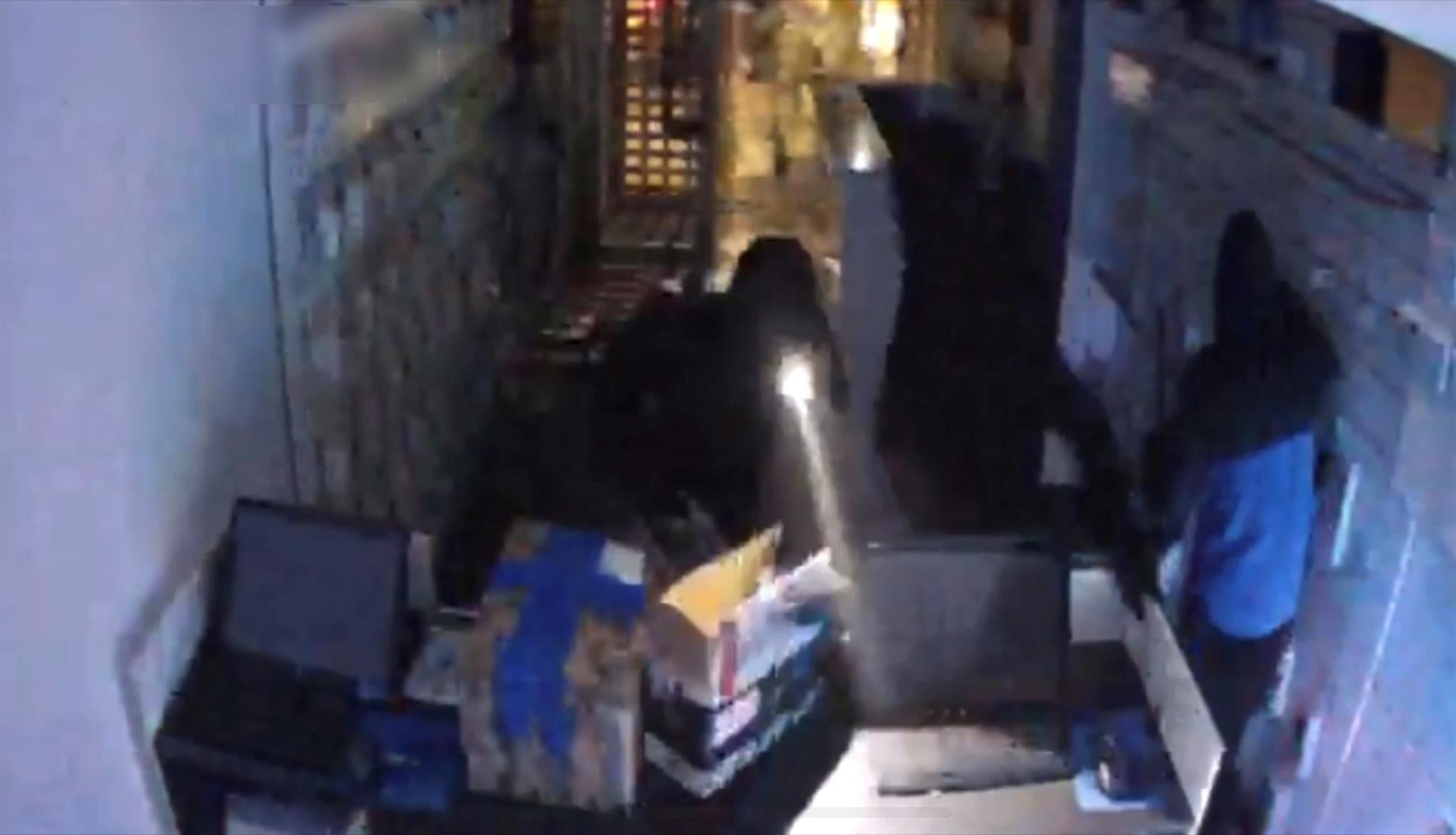 Detenidos en Algeciras los autores de un robo de productos electrónicos valorados en 40.000 euros en Coria Detenidos en Algeciras los autores de un robo de productos electrónicos valorados en 40.000 euros en Coria