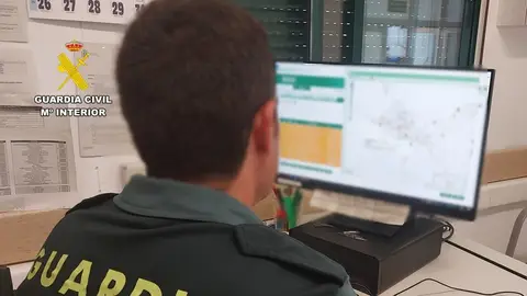 Un agente de la Guardia Civil, en una imagen de archivo Un agente de la Guardia Civil, en una imagen de archivo