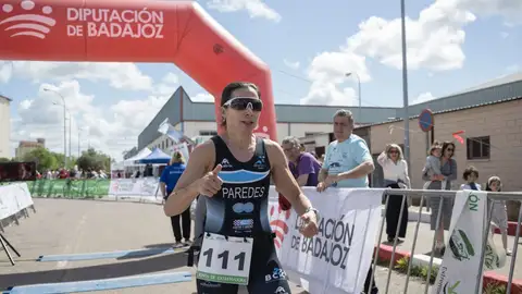 Carlos Corcho y Doria Paredes continúan en lo más alto de la Liga FEXTRI 2024 Carlos Corcho y Doria Paredes continúan en lo más alto de la Liga FEXTRI 2024