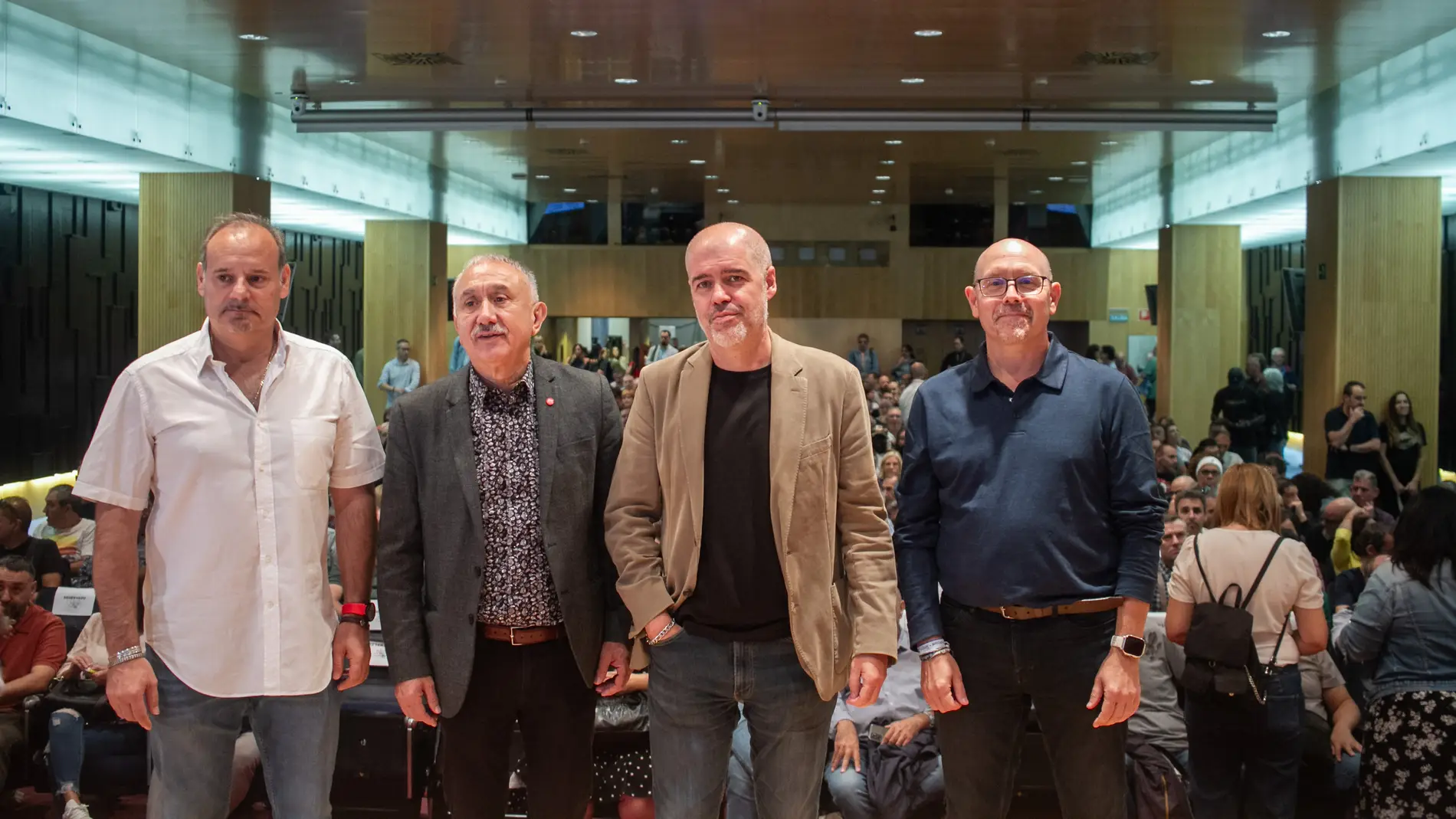 Los líderes regionales y nacionales de UGT y CCOO, durante la asamblea Los líderes regionales y nacionales de UGT y CCOO, durante la asamblea
