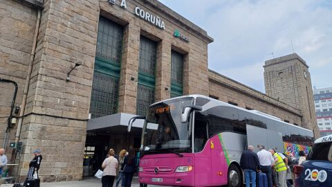 Trasbordo en autob&uacute;s en la estaci&oacute;n de tren de San Crist&oacute;bal