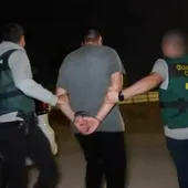 Imágenes del detenido custodiado por la Guardia Civil Imágenes del detenido custodiado por la Guardia Civil