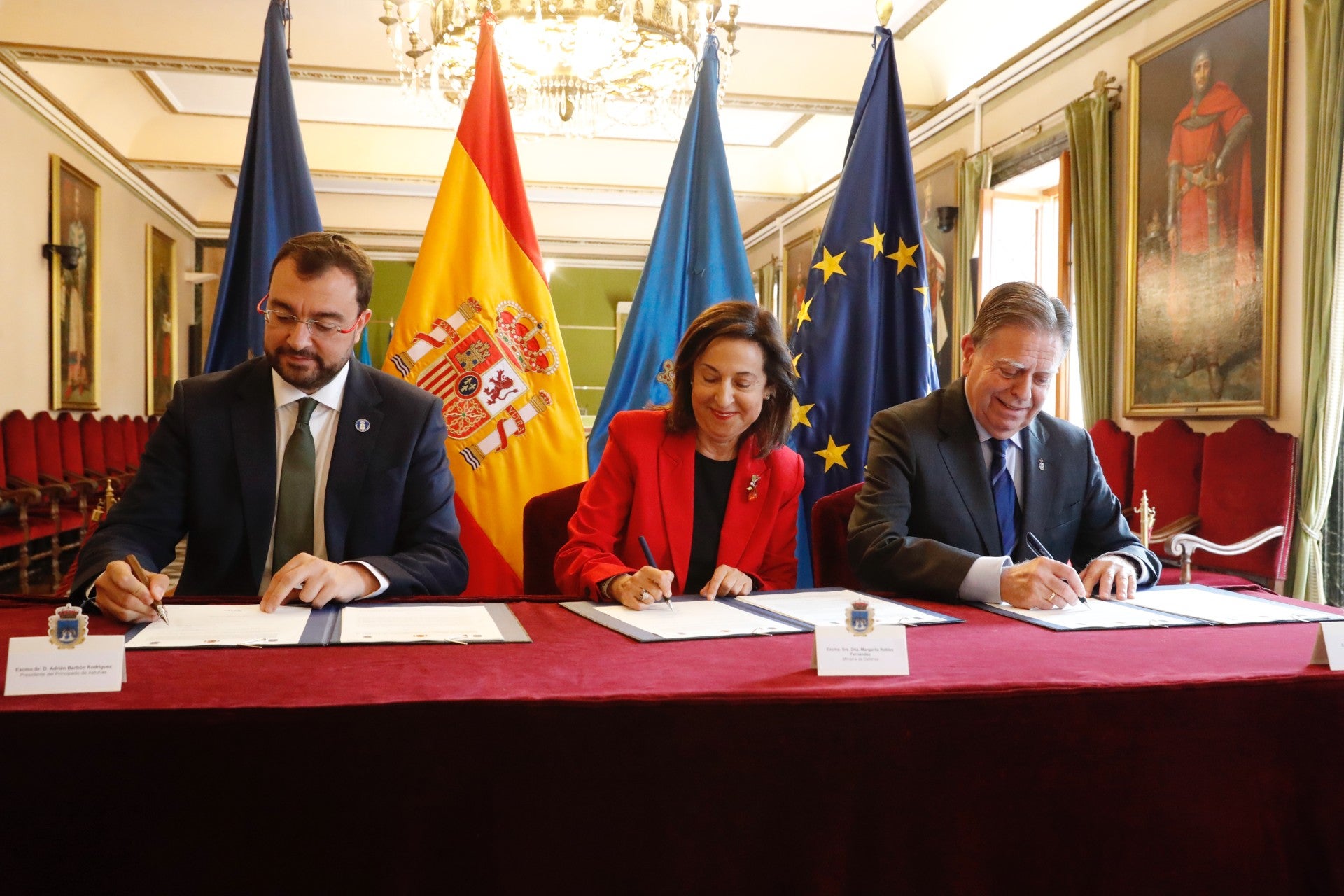 Ministerio de Defensa, Principado y Ayuntamiento de Oviedo ratifican el convenio de la fábrica de armas de La Vega Ministerio de Defensa, Principado y Ayuntamiento de Oviedo ratifican el convenio de la fábrica de armas de La Vega