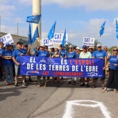 Membres de la Plataforma a les portes del Consorci d'Aigües de Tarragona