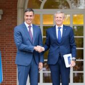El presidente del Gobierno, Pedro Sánchez, ha mantenido una reunión con el presidente de la Xunta, Alfonso Rueda, en Moncloa. Imagen: Xunta