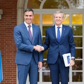 El presidente del Gobierno, Pedro Sánchez, ha mantenido una reunión con el presidente de la Xunta, Alfonso Rueda, en Moncloa. Imagen: Xunta El presidente del Gobierno, Pedro Sánchez, ha mantenido una reunión con el presidente de la Xunta, Alfonso Rueda, en Moncloa. Imagen: Xunta
