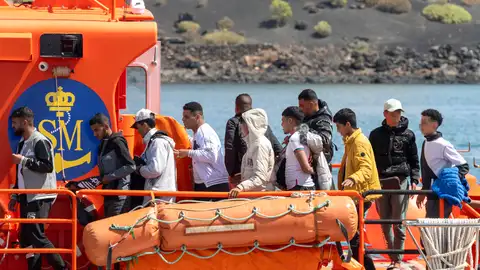 Rescate de Salvamento Marítimo en las costas de Canarias a 48 personas Rescate de Salvamento Marítimo en las costas de Canarias a 48 personas