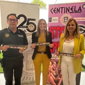La alcaldesa de Almassora, María Tormo, ha presentado la novedosa pulsera junto a la Policía Local del municipio. La alcaldesa de Almassora, María Tormo, ha presentado la novedosa pulsera junto a la Policía Local del municipio.