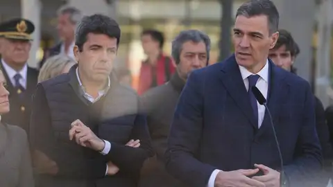 Archivo - El presidente de la Generalitat, Carlos Mazón, (d) junto al presidente del Gobierno, Pedro Sánchez, en imagen de archivo. - Archivo - El presidente de la Generalitat, Carlos Mazón, (d) junto al presidente del Gobierno, Pedro Sánchez, en imagen de archivo. -