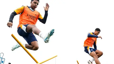 Bellingham y Rodrygo entrenan en Valdebebas Bellingham y Rodrygo entrenan en Valdebebas
