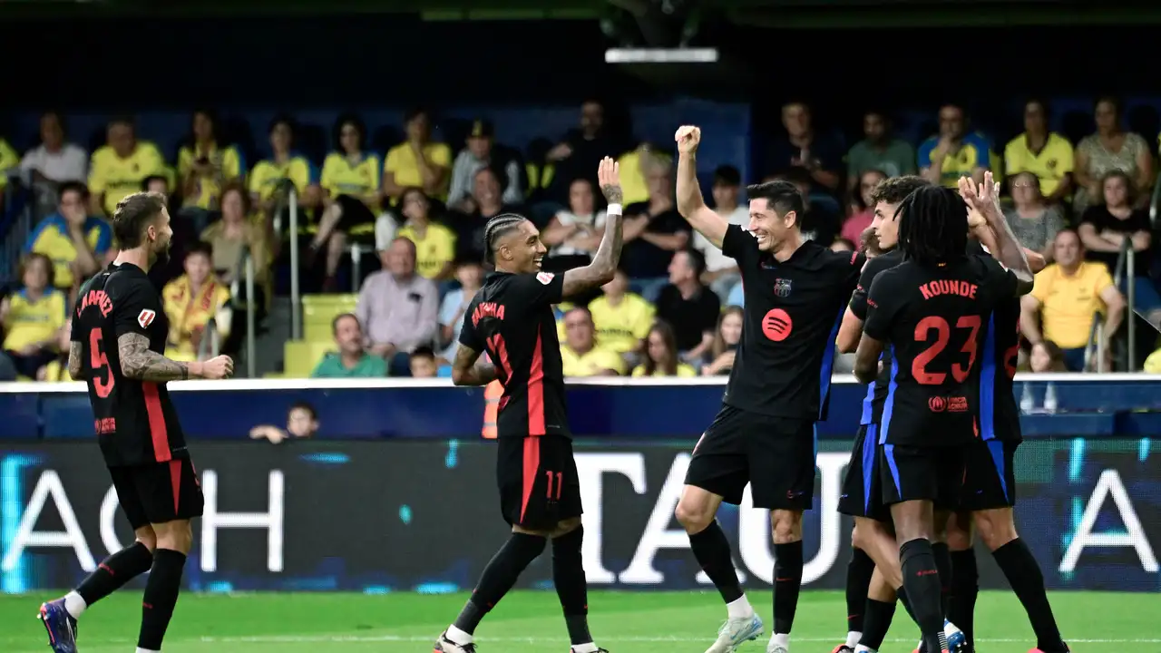 Los jugadores del FC Barcelona celebran el segundo gol del equipo barcelonista Los jugadores del FC Barcelona celebran el segundo gol del equipo barcelonista