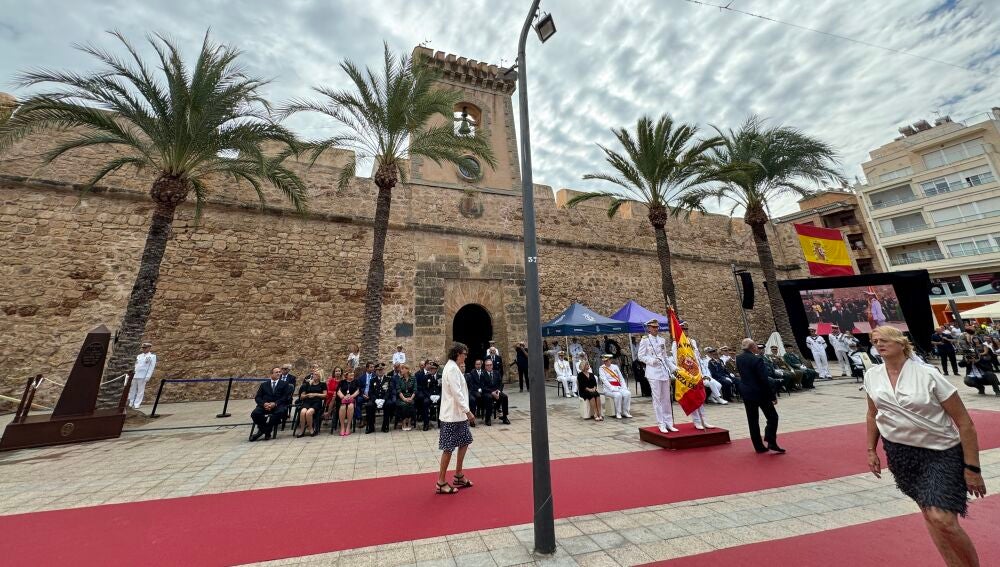 Acto de jura civil de bandera en Santa Pola.