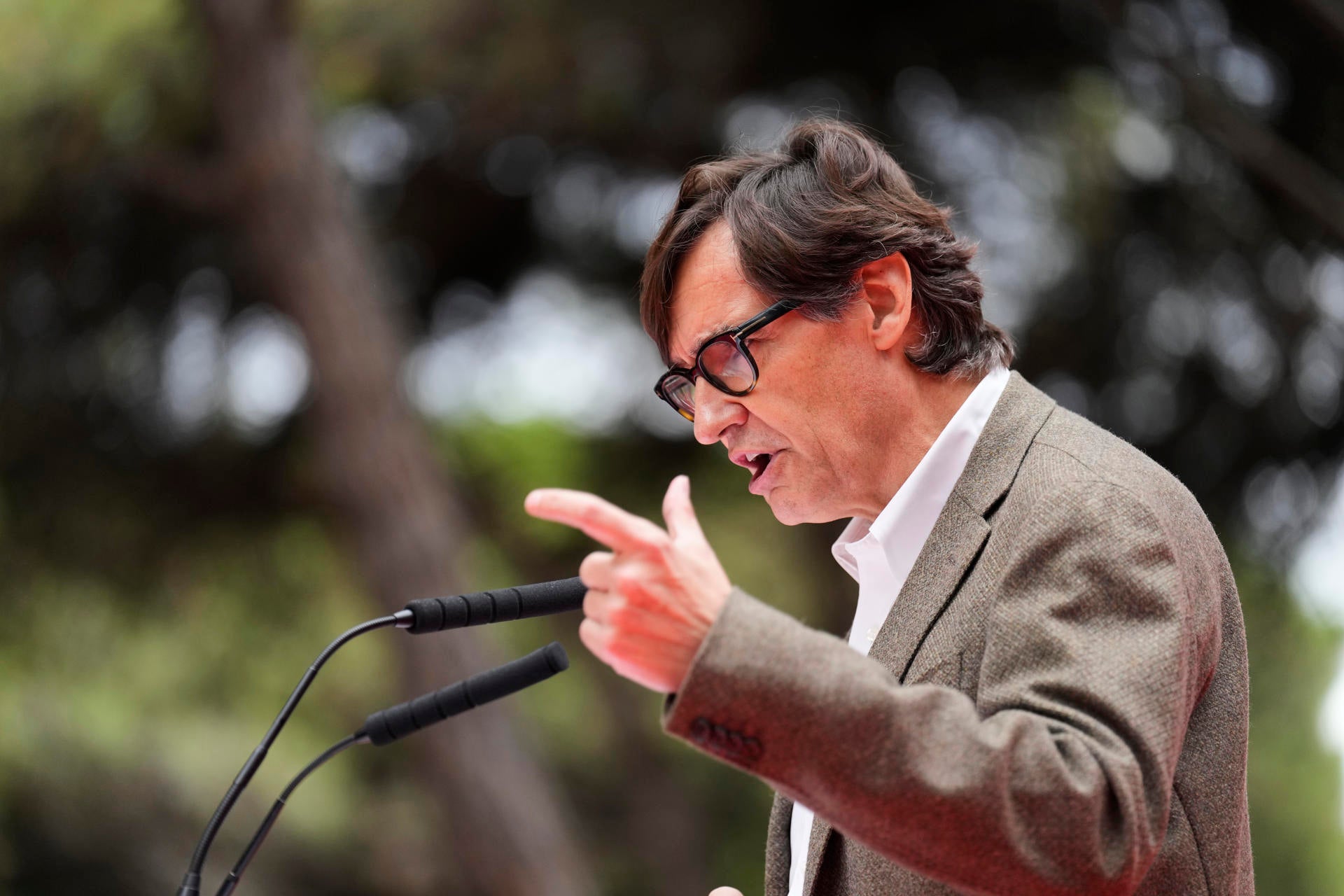 Illa garantiza la solidaridad de Cataluña: "No nos darán lecciones quienes bajan impuestos" Illa garantiza la solidaridad de Cataluña: "No nos darán lecciones quienes bajan impuestos"