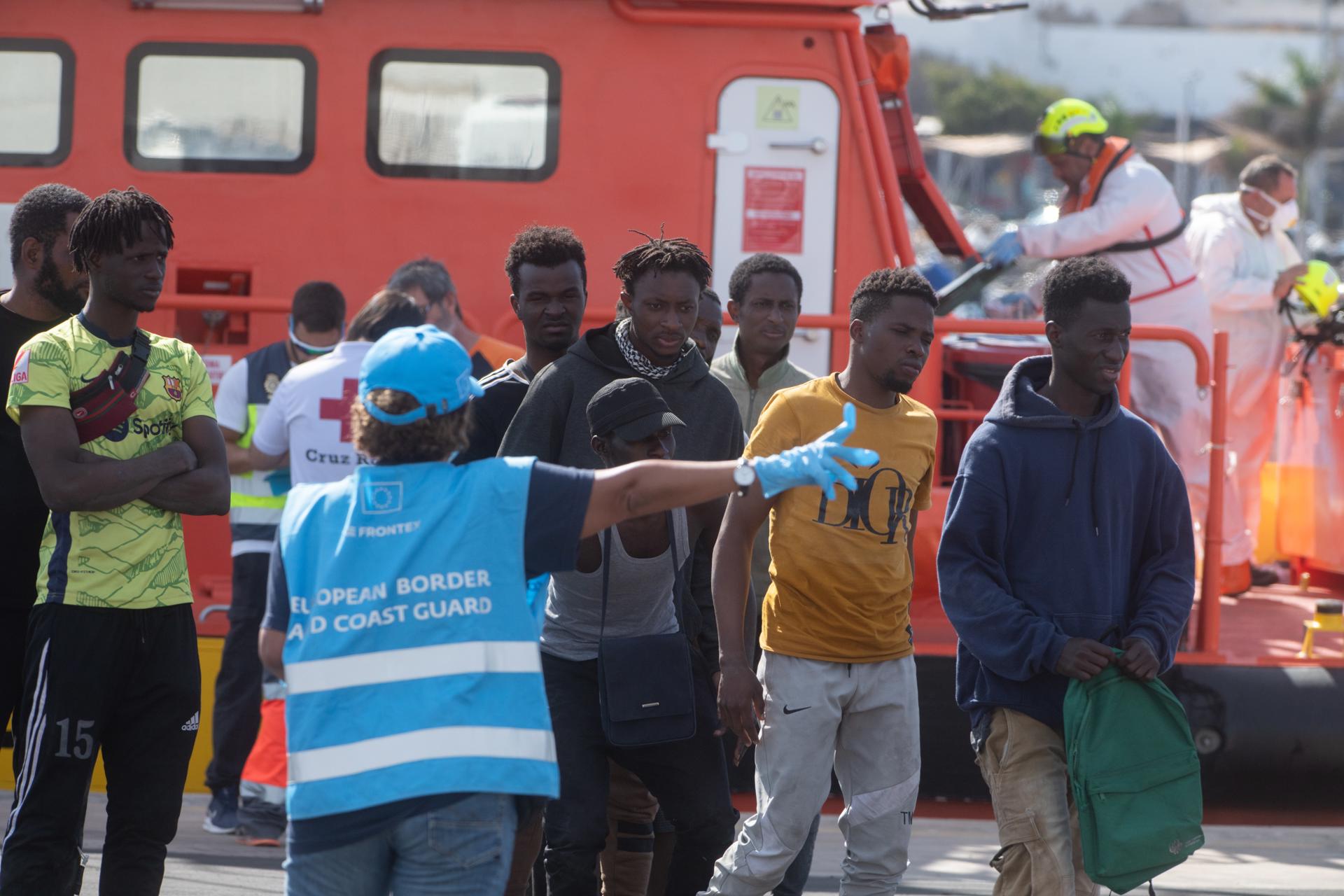 Canarias recibe más de 400 migrantes a bordo de siete embarcaciones irregulares Canarias recibe más de 400 migrantes a bordo de siete embarcaciones irregulares