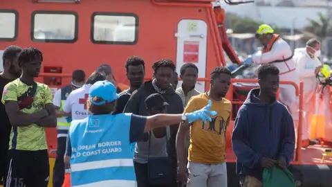 Canarias recibe más de 400 migrantes a bordo de siete embarcaciones irregulares Canarias recibe más de 400 migrantes a bordo de siete embarcaciones irregulares
