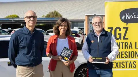 La consejera de Servicios Sociales en la presentación de Taxis Seguros con los representantes del sector La consejera de Servicios Sociales en la presentación de Taxis Seguros con los representantes del sector