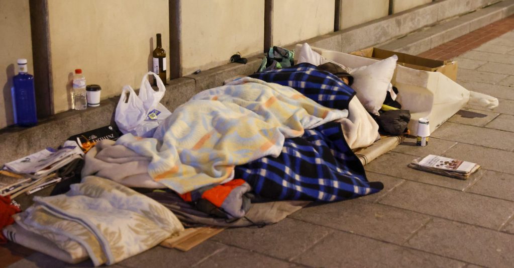 Imagen de una persona sin hogar Imagen de una persona sin hogar