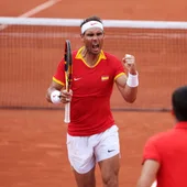 Rafa Nadal celebra un punto junto a Carlos Alcaraz en los JJOO de París 2024 Rafa Nadal celebra un punto junto a Carlos Alcaraz en los JJOO de París 2024