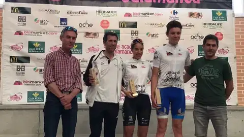El ciclista español, segundo por la derecha El ciclista español, segundo por la derecha