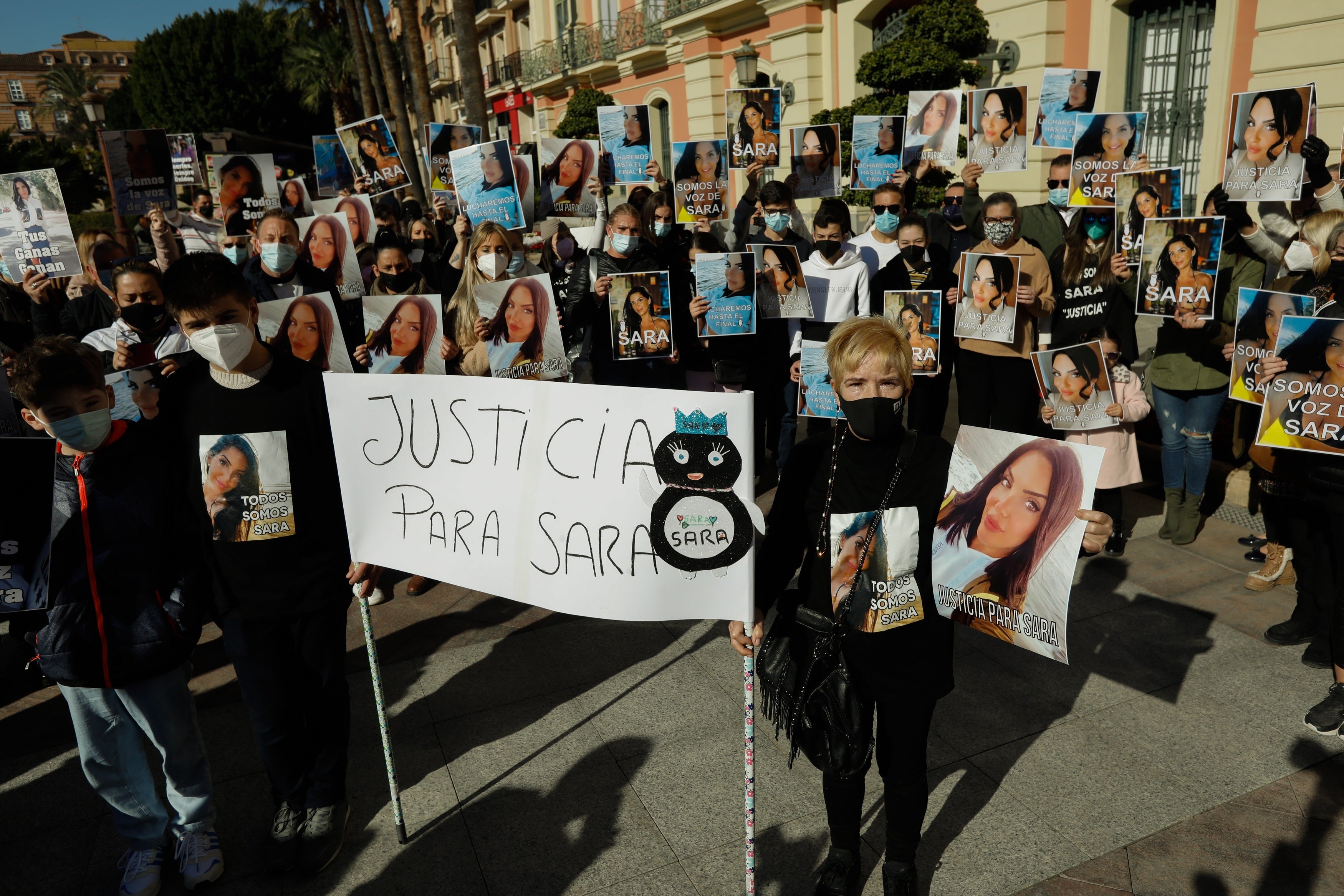 La familia de Sara Gómez contra el intrusismo en la cirugía estética: "Fue el conejillo de indias" La familia de Sara Gómez contra el intrusismo en la cirugía estética: "Fue el conejillo de indias"