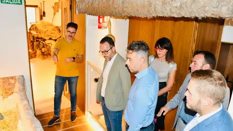 El diputado autonómico del PSPV, Mario Villar, durante su visita a Elche. El diputado autonómico del PSPV, Mario Villar, durante su visita a Elche.