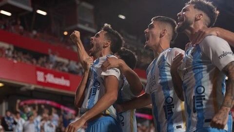 El M&aacute;laga celebra un gol