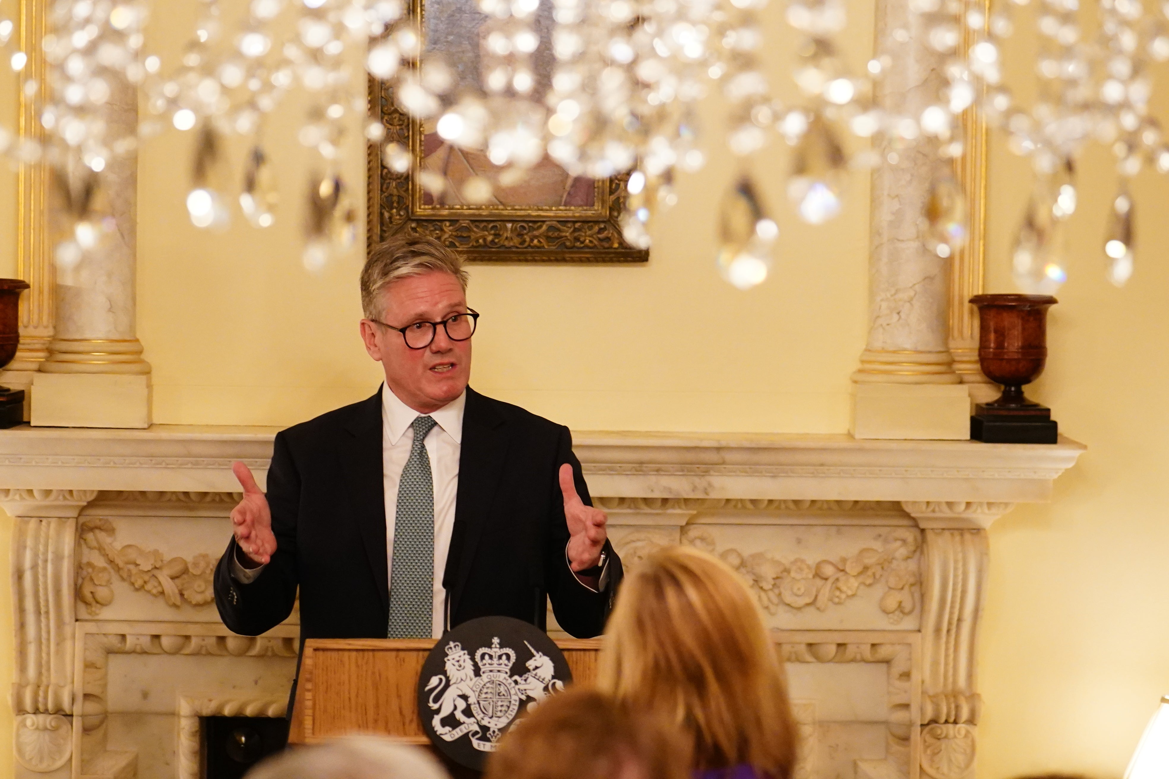 Reino Unido exigirá a los refugiados pasar 20 años en el país para poder solicitar la residencia permanente Reino Unido exigirá a los refugiados pasar 20 años en el país para poder solicitar la residencia permanente