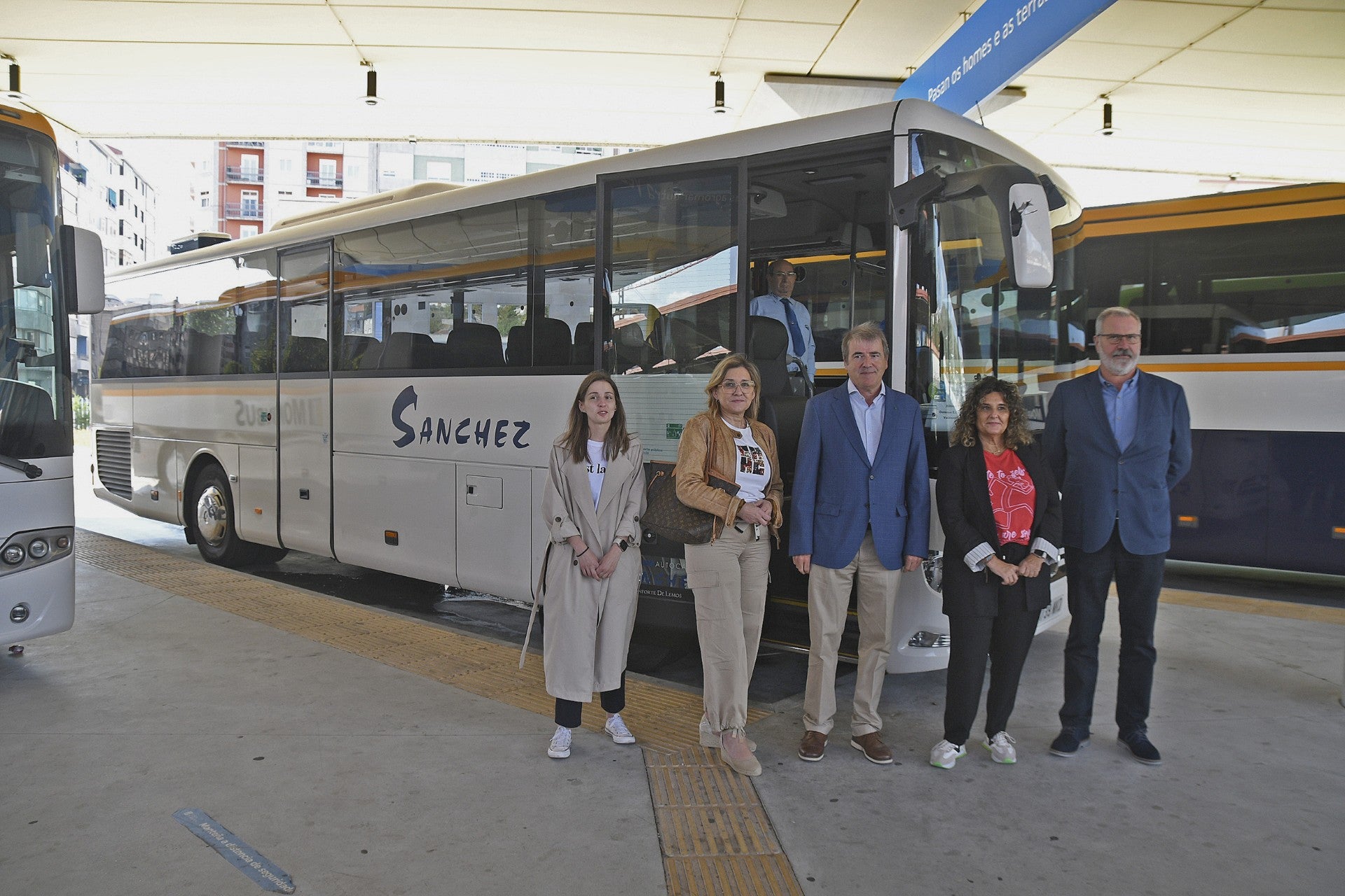 A Xunta reforza o servizo de bus entre Ourense e Valdeorras A Xunta reforza o servizo de bus entre Ourense e Valdeorras