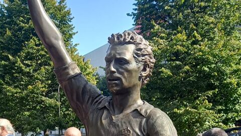 Estatua de Enrique Castro Quini en el Molin&oacute;n
