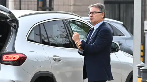 Castellano admite los regalos de 'cártel del fuego' y evita la cárcel Castellano admite los regalos de 'cártel del fuego' y evita la cárcel