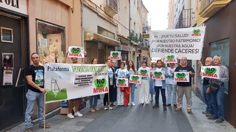Salvemos la Montaña de Cáceres insiste en que la mina de litio es incompatible con la ciudad y anuncia movilizaciones Salvemos la Montaña de Cáceres insiste en que la mina de litio es incompatible con la ciudad y anuncia movilizaciones