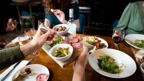 Las normas a la hora de comer y beber cambiar en diferentes lugares del mundo Las normas a la hora de comer y beber cambiar en diferentes lugares del mundo
