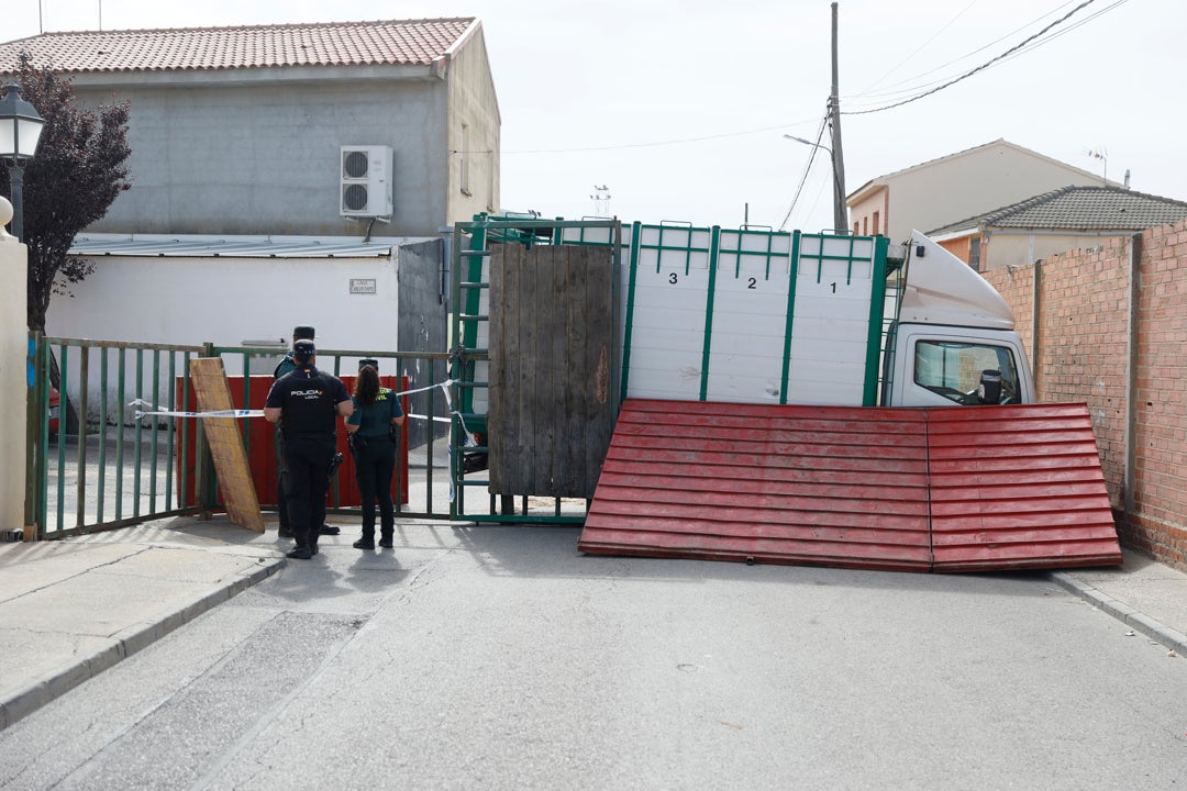 Un muerto y tres heridos tras salir un toro del vallado en un encierro en Pantoja Un muerto y tres heridos tras salir un toro del vallado en un encierro en Pantoja