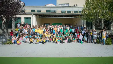 La presidenta Guardiola ratifica el compromiso de la Junta con la escuela rural en su visita al CRA Almenara de Gata La presidenta Guardiola ratifica el compromiso de la Junta con la escuela rural en su visita al CRA Almenara de Gata