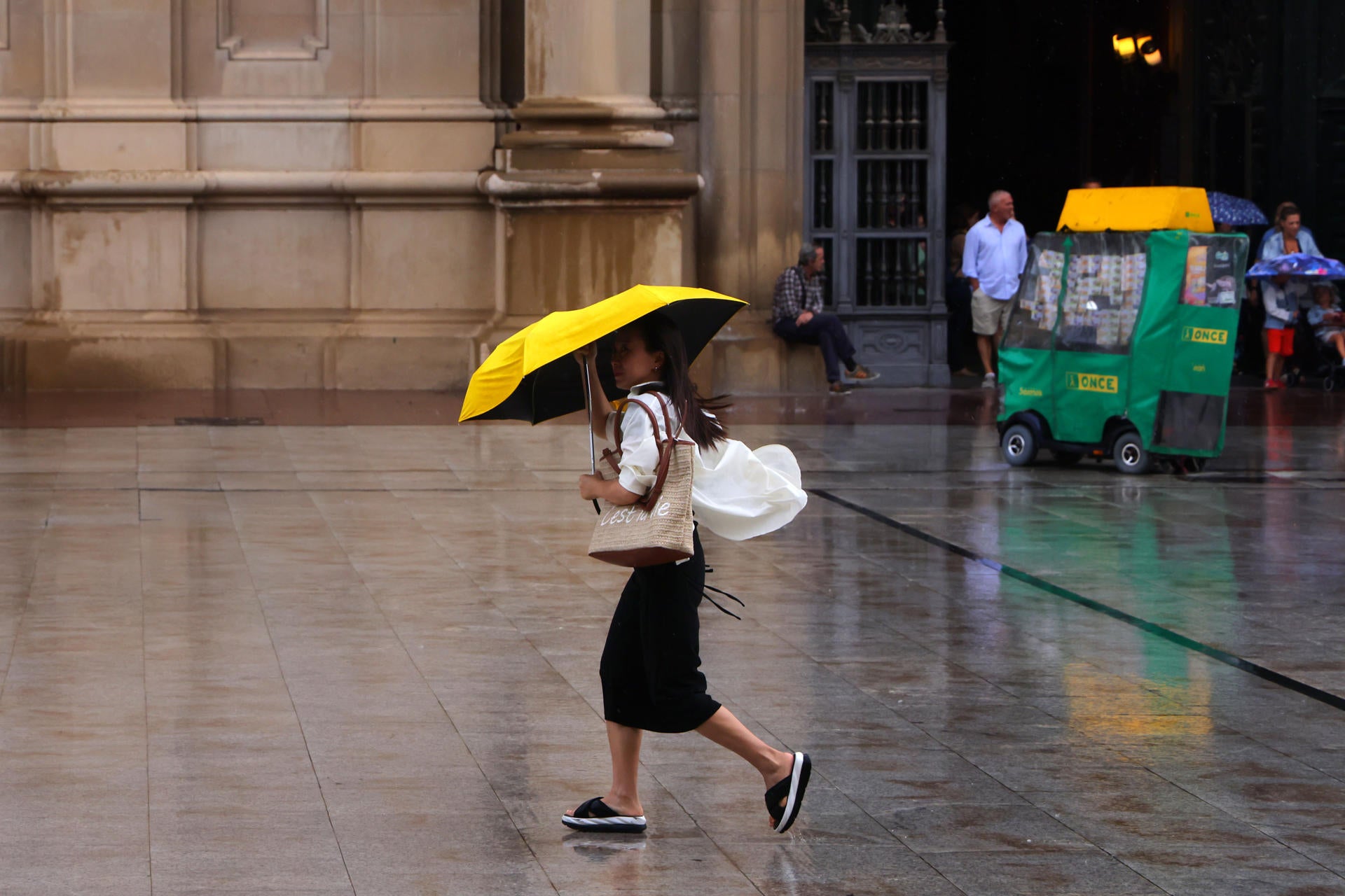 Llega a España la borrasca Aitor: la AEMET advierte de lluvias intensas y vientos fuertes en estas zonas Llega a España la borrasca Aitor: la AEMET advierte de lluvias intensas y vientos fuertes en estas zonas