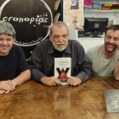 Carmen Mola en la presentación en Cronopios Pontevedra de la novela "El clan". 