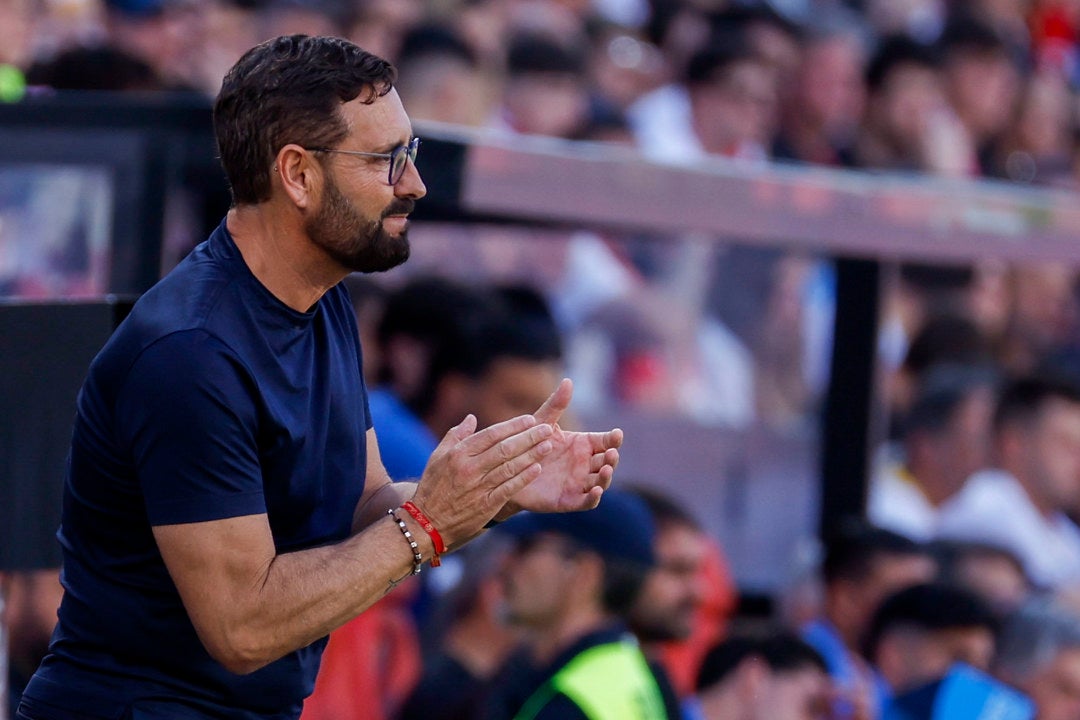 Bordalás: "Enfrentarse ahora al Barça es doblemente difícil por su arranque" Bordalás: "Enfrentarse ahora al Barça es doblemente difícil por su arranque"